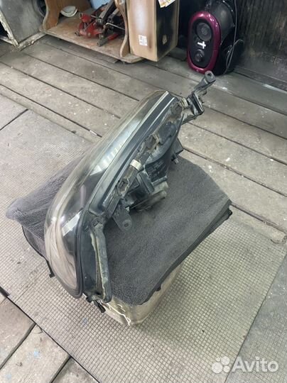 Фара передняя левая на субару форестер sg5