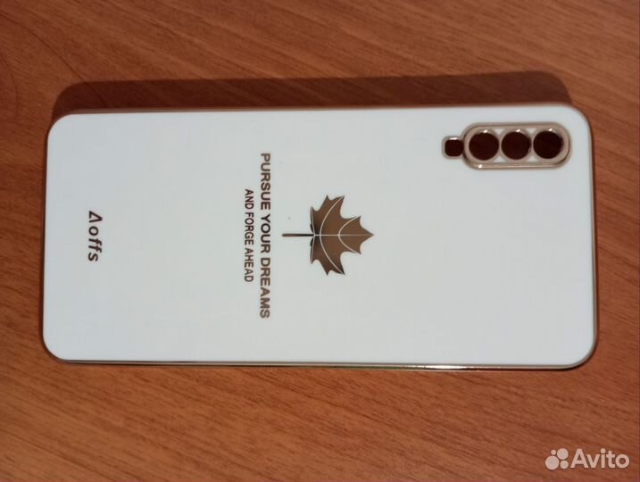 Чехол на телефон