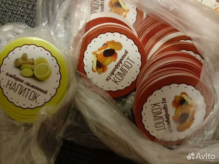 Кружочки из бумаги, этикетки, наклейки