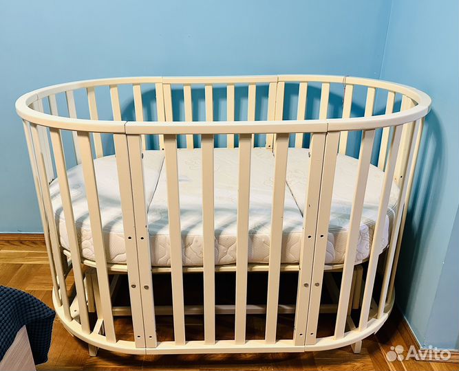 Детская кровать-трансформер с маятником