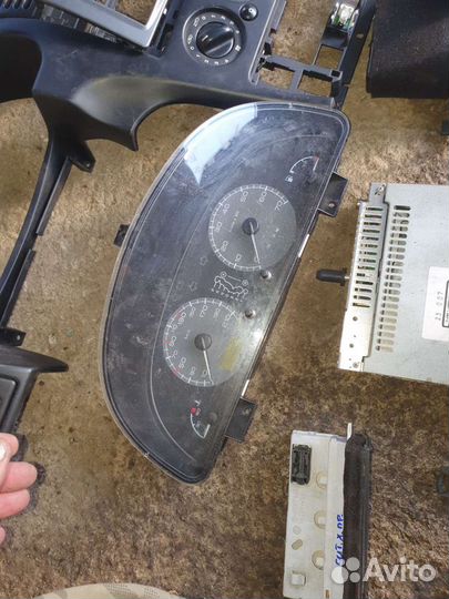 Приборная панель на ситроен xsara 2002г