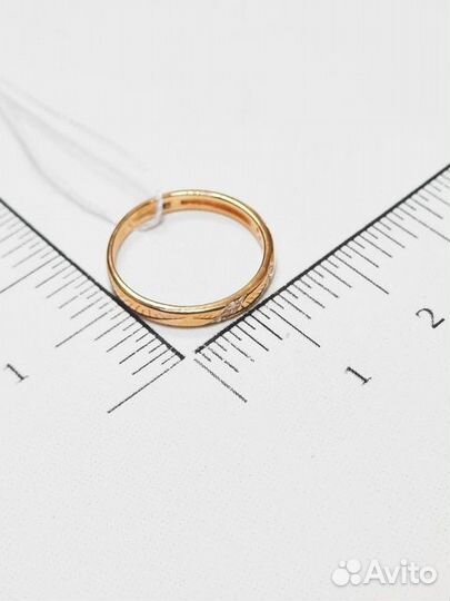 Золотое обручальное кольцо с бриллиантом 16р