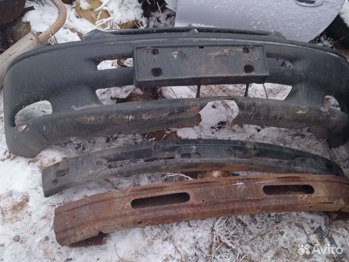 Крайслер вояджер Додж караван 1997г бампер