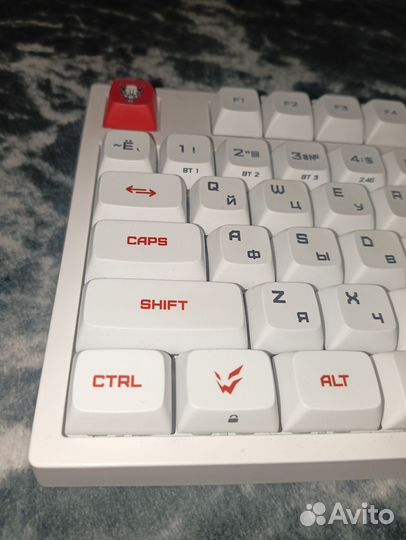 Механическая клавиатура белая