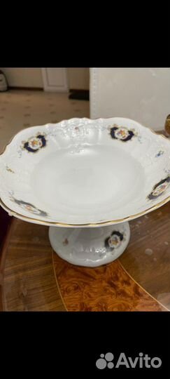 Ваза для фруктов на ножке