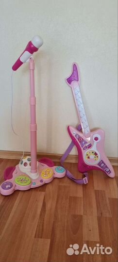 Гитара + стойка с микрофоном