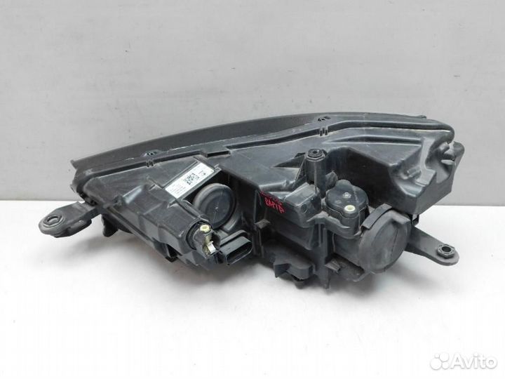 Фара правая Skoda Rapid