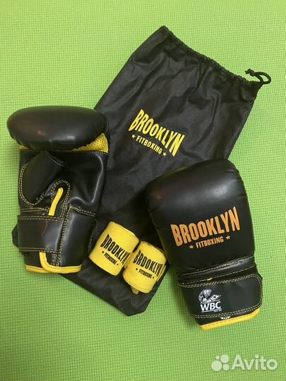 Комплект из 4-х перчаток для бокса (М и Ж)