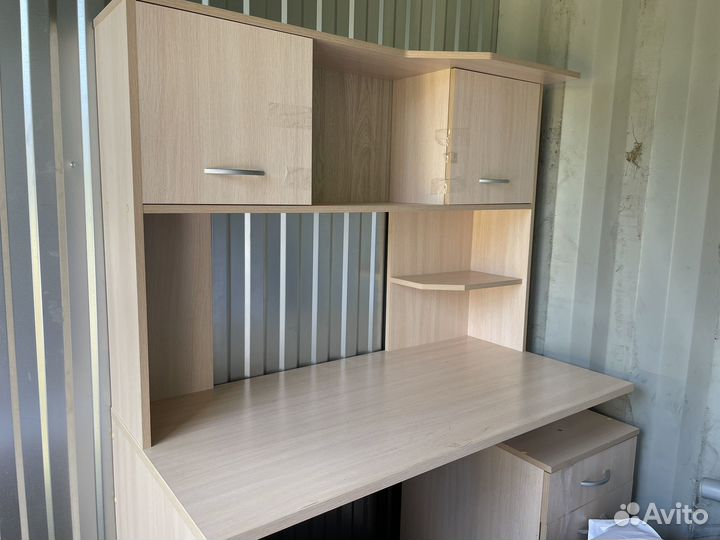 Письменный стол