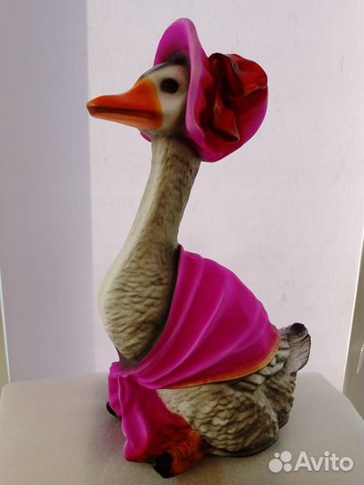 Садовая фигура Гусыня в косынке