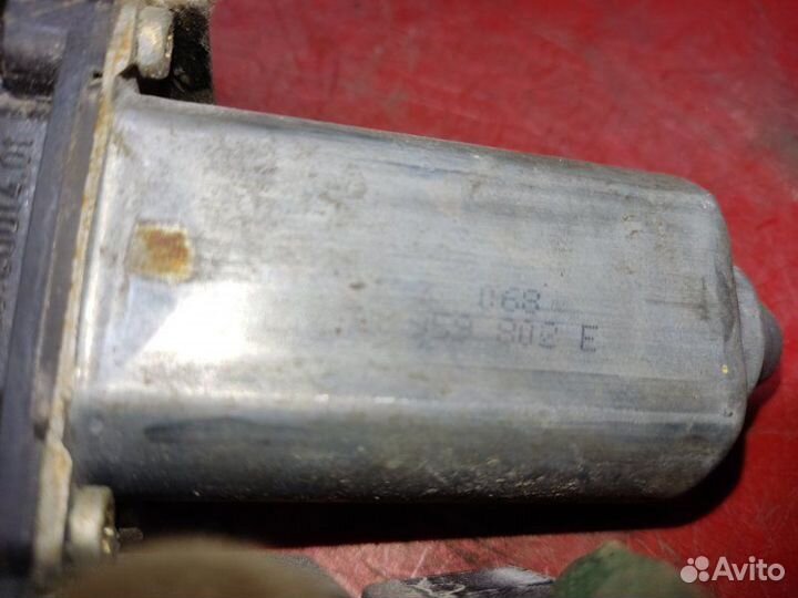 Мотор стеклоподъемника передний правый Audi A6