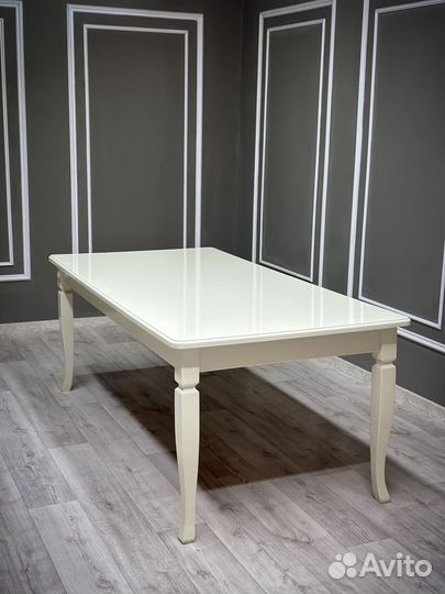 Стол обеденный