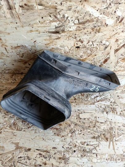 Воздухозаборник Audi Q5 8R 2010