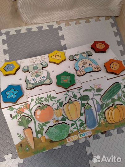 Бизиборд домик развивающий