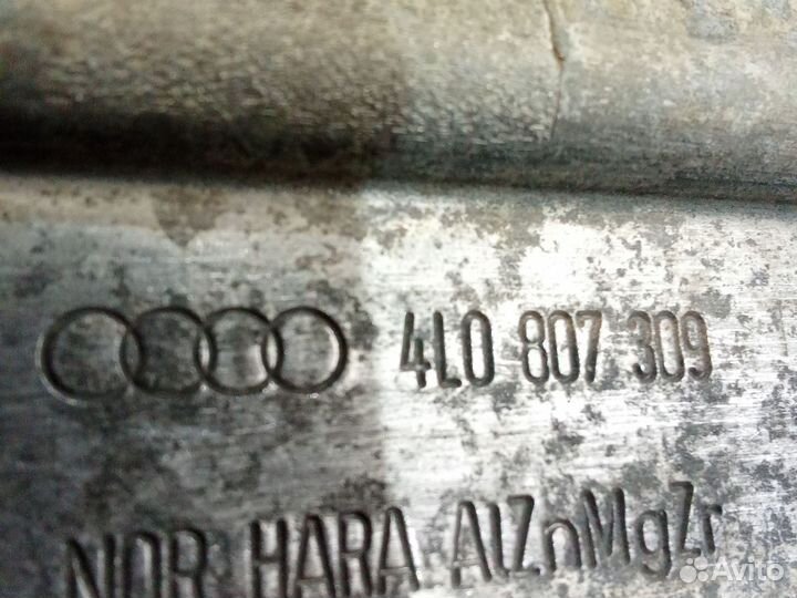 Задний усилитель бампера Ауди Q7