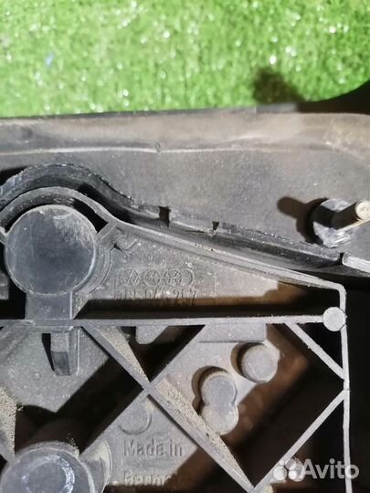 Фонарь задний левый Volkswagen Jetta