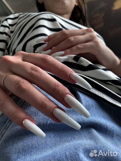 Наращивание ногтей, педикюр