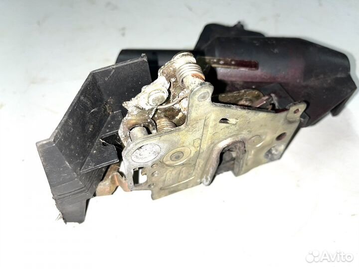 Замок задний правый Mercedes W202