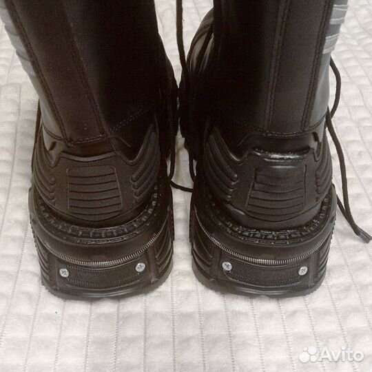 New Rock Tank берцы на руках