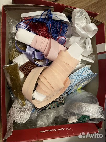 Ленты и кружева