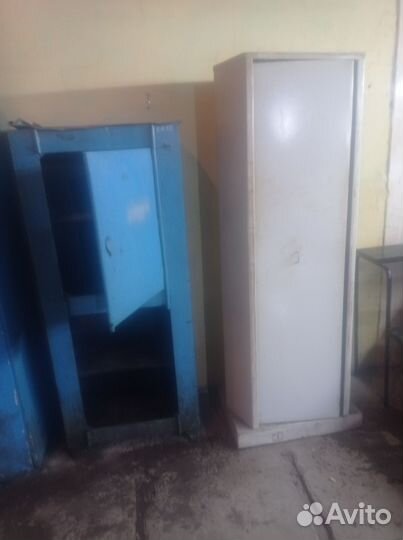 Металлический шкаф для сто б. У