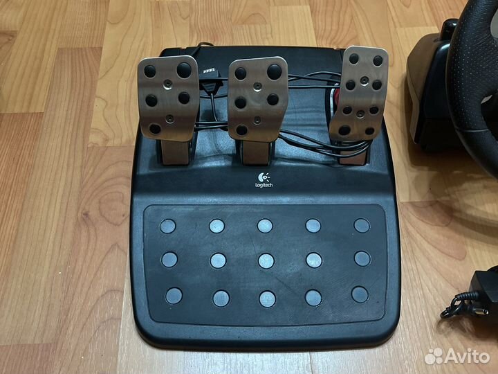 Игровой руль Logitech G27 в отличном состоянии
