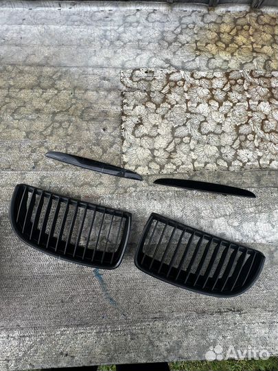 Решетки радиатора (ноздри) бмв е90 дорестайлинг