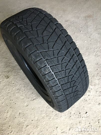 Bridgestone Blizzak DM-V1 275/65 R17