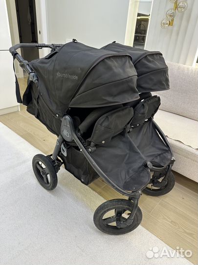 Коляска для двойни bumbleride