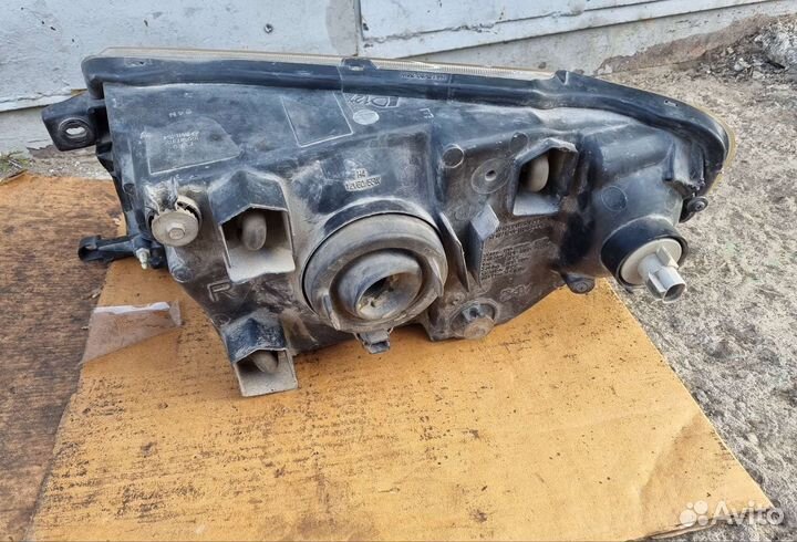 Правая фара Pajero IO