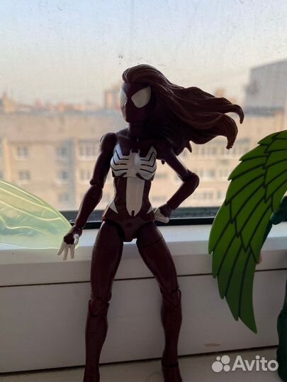 Фигурки marvel и super heros girls