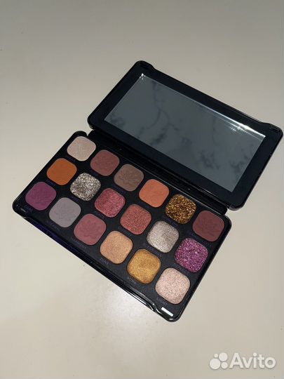 Палетки теней revolution