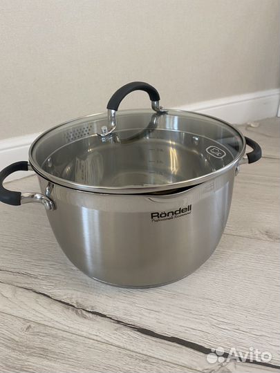 Совершенно новая кастрюля Rondell