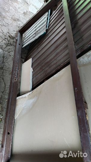 Дверь входная металлическая б/у