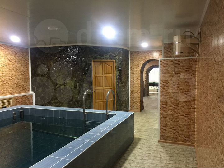 Здание, 550 м²