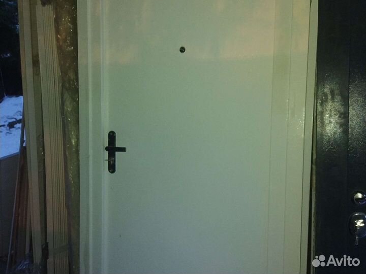 Дверь входная металлическая б/у от застройщика