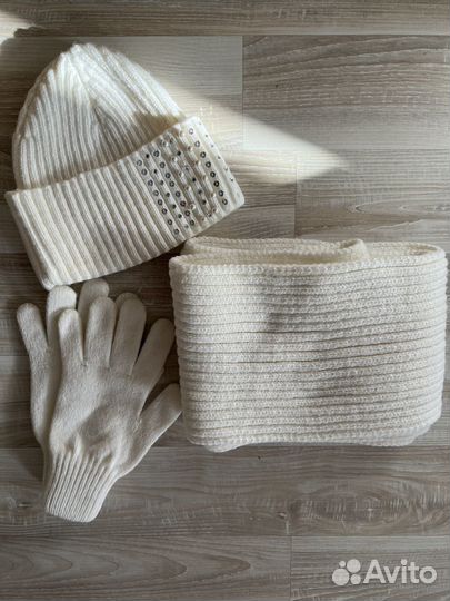 Новый комплект шапка, шарф и перчатки