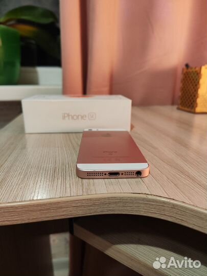 iPhone SE, 32 ГБ