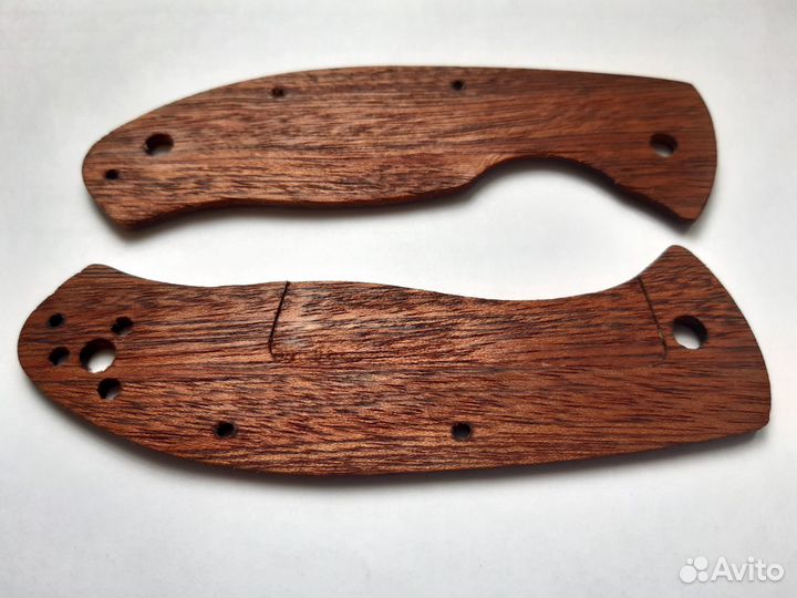 Spyderco Tenacious - накладки из Сапеле