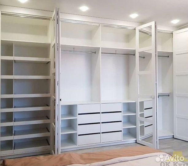 Зеркальный шкаф