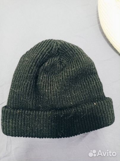 Пара осенних шапок