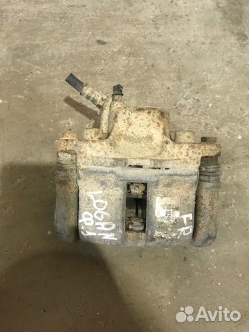 Суппорт передний правый Renault Logan