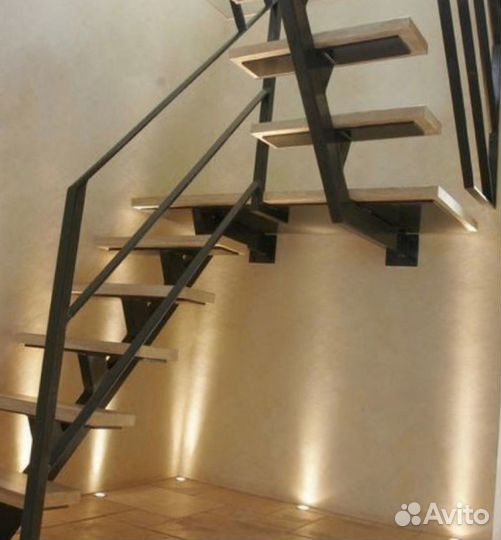 Каркас из металла П-образной лестницы в дом