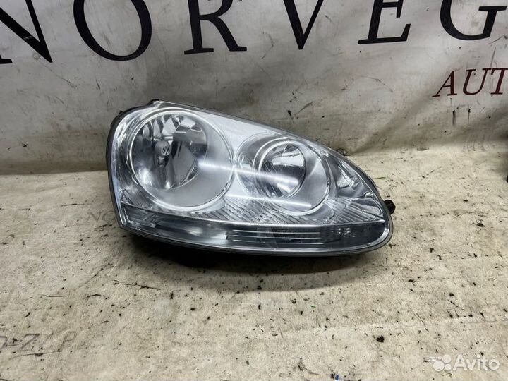 Фара правая Volkswagen Golf 5