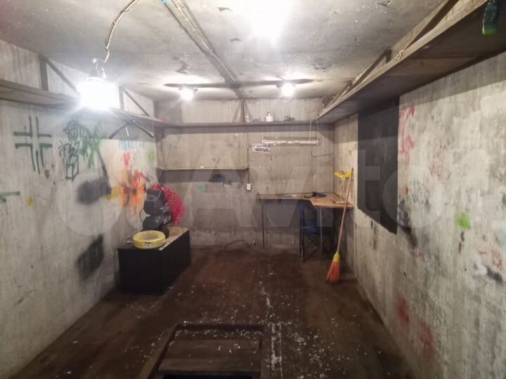 Гараж, > 30 м²