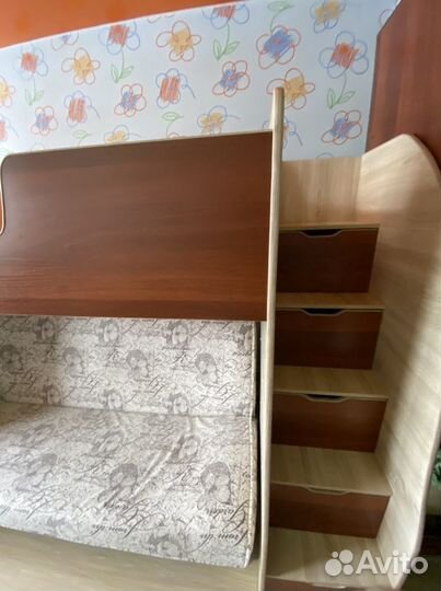 Детская двухярусная кровать