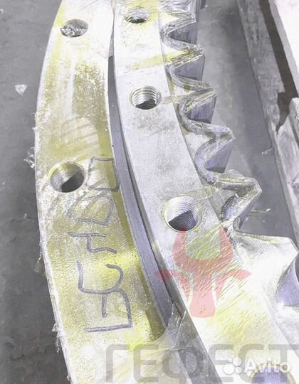 Опорно-поворотный круг PC400LC-7 208-25-61300