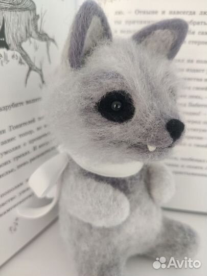Игрушка ручной работы. Серенький волчок