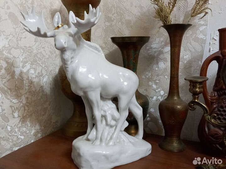 Статуэтка лфз фарфор Лось белый большой