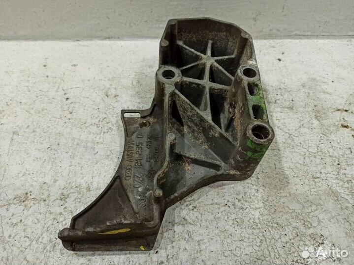 Кронштейн двигателя